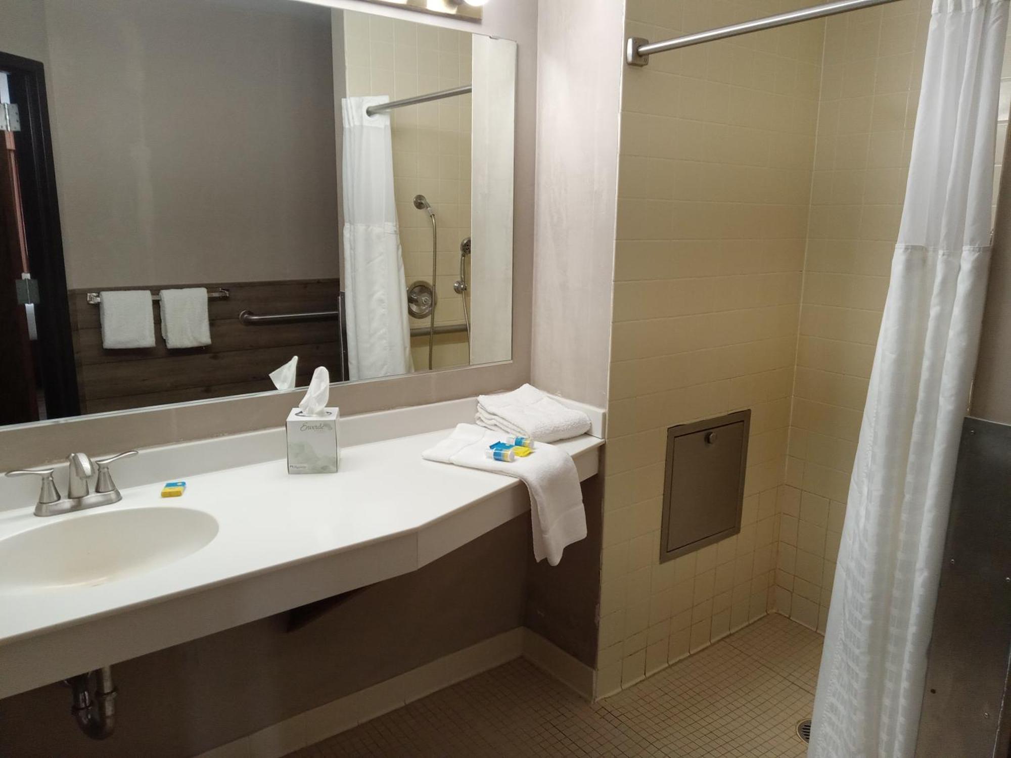 Paradise Shores Hotel Holcombe 외부 사진